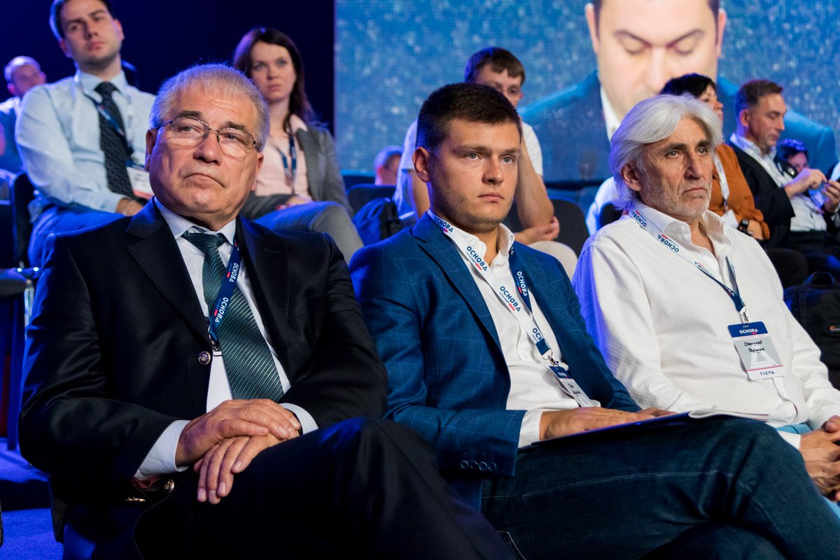 Во время заседания члены политсилы обсудили политическую платформу партии Во время заседания члены политсилы обсудили политическую платформу партии