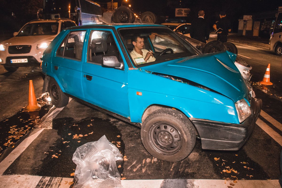 Daewoo уходил от нескольких экипажей полиции, которые гнались за ним