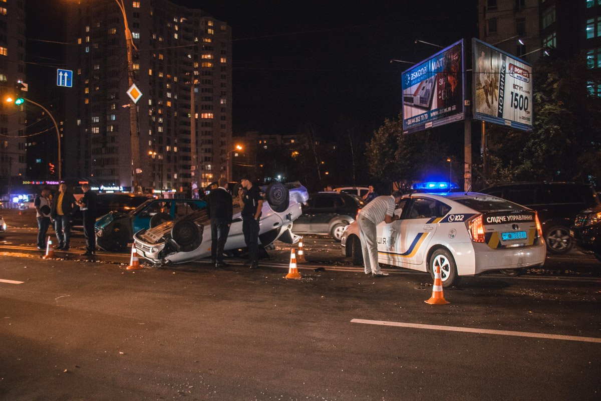 От столкновения с Ford машина перевернулась