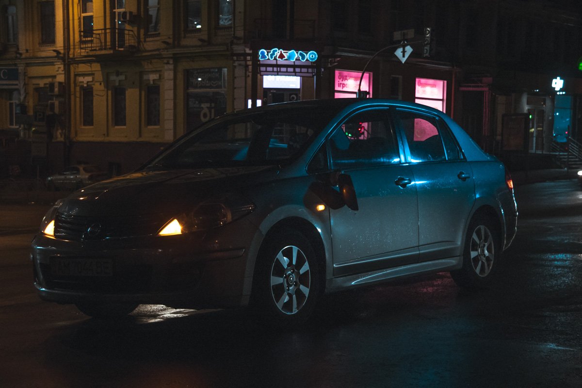 Автомобиль ехал в сторону бульвара Дружбы народов Автомобиль ехал в сторону бульвара Дружбы народов