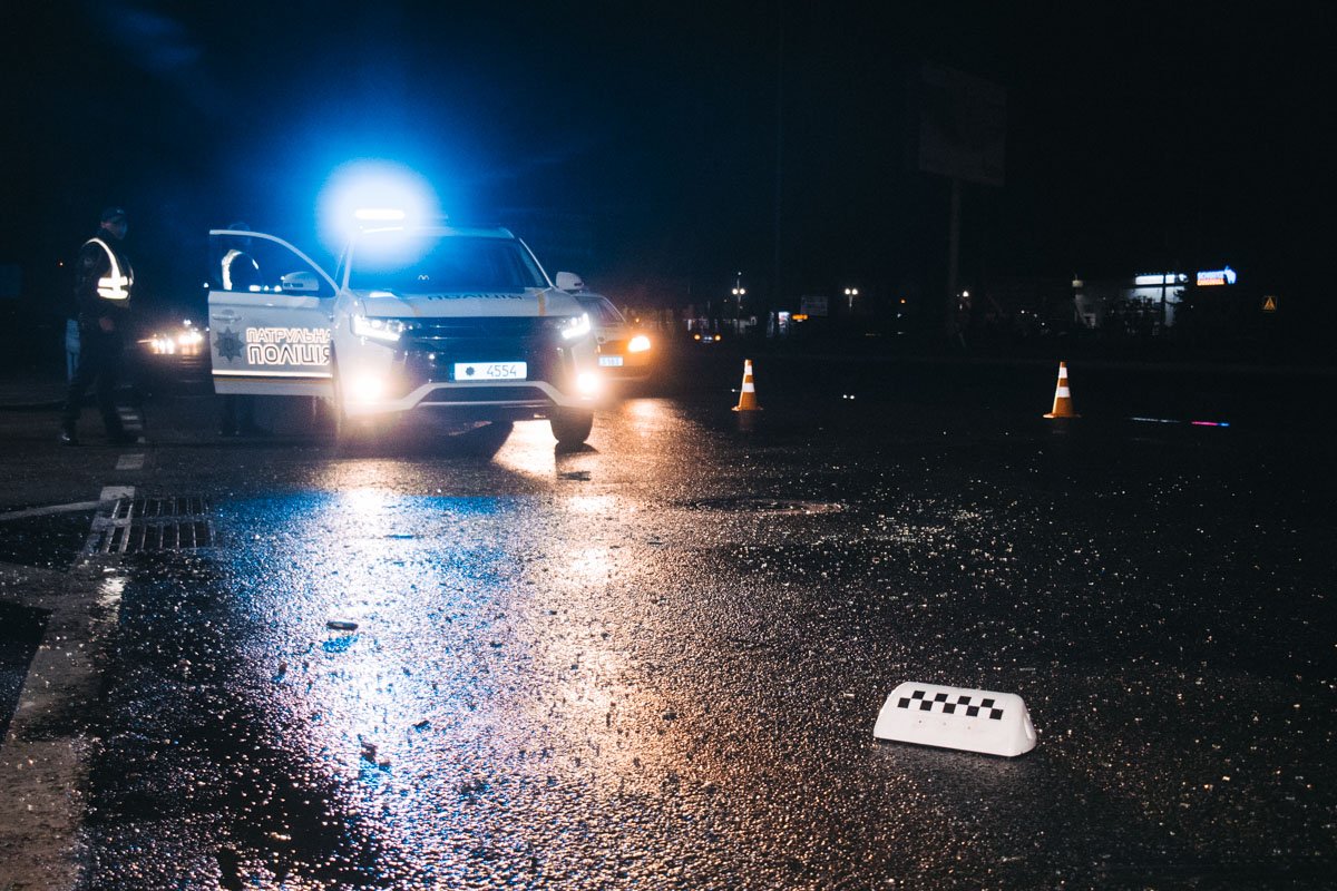 Водитель Renault таксовал и был припаркован возле заправки UPG