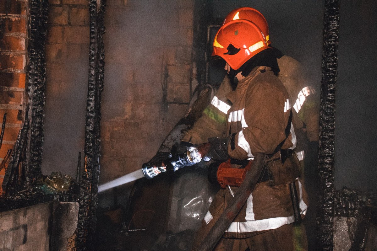 В 01:03 пожар удалось ликвидировать