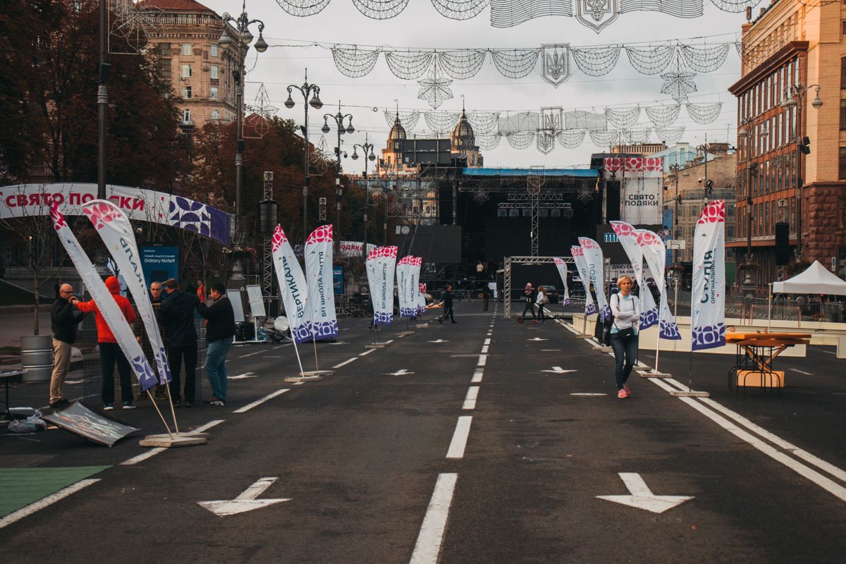 Столичные копы перекрыли Крещатик для проезда транспорта Столичные копы перекрыли Крещатик для проезда транспорта