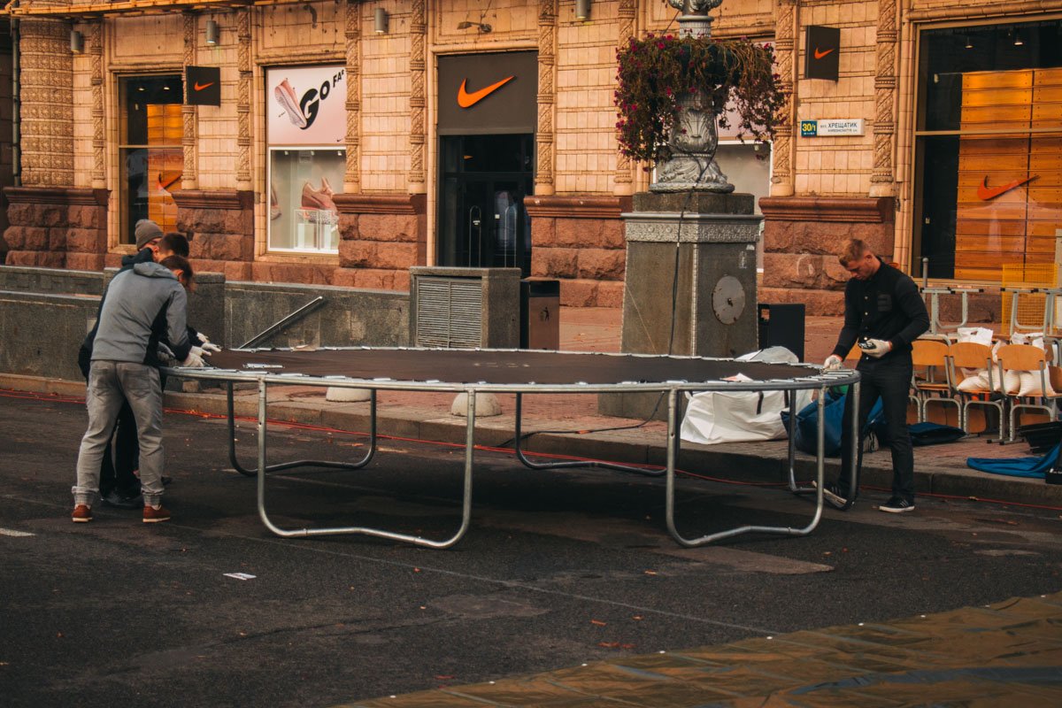 Ко Дню благодарения на Крещатике установили батуты Ко Дню благодарения на Крещатике установили батуты