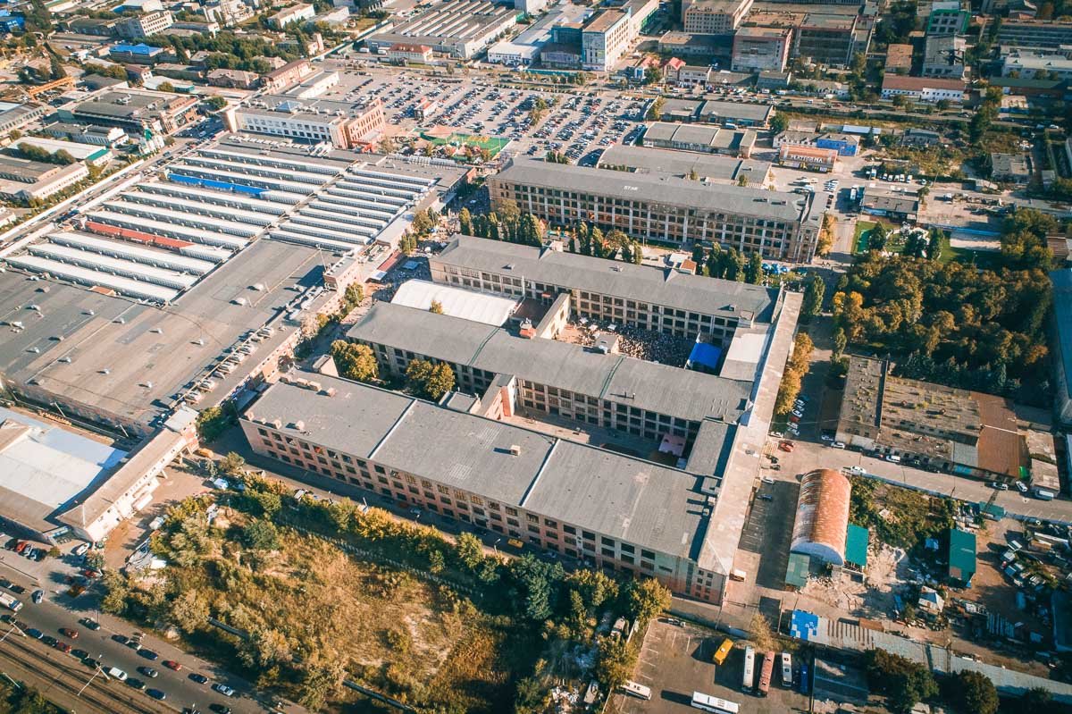 Добро и зло объединились на одной площадке, чтобы просто отдохнуть Добро и зло объединились на одной площадке, чтобы просто отдохнуть