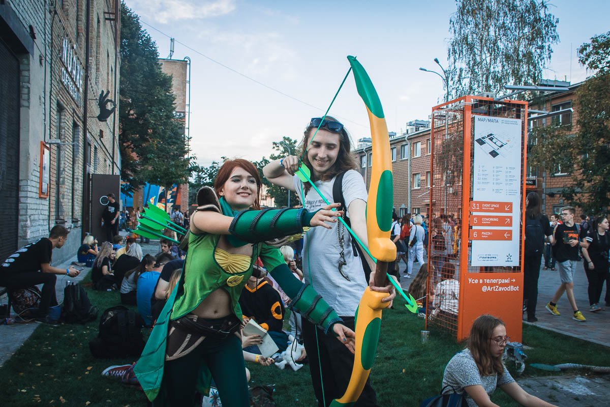 Добро и зло обнимались и фотографировались вместе - это и есть гармония Добро и зло обнимались и фотографировались вместе - это и есть гармония