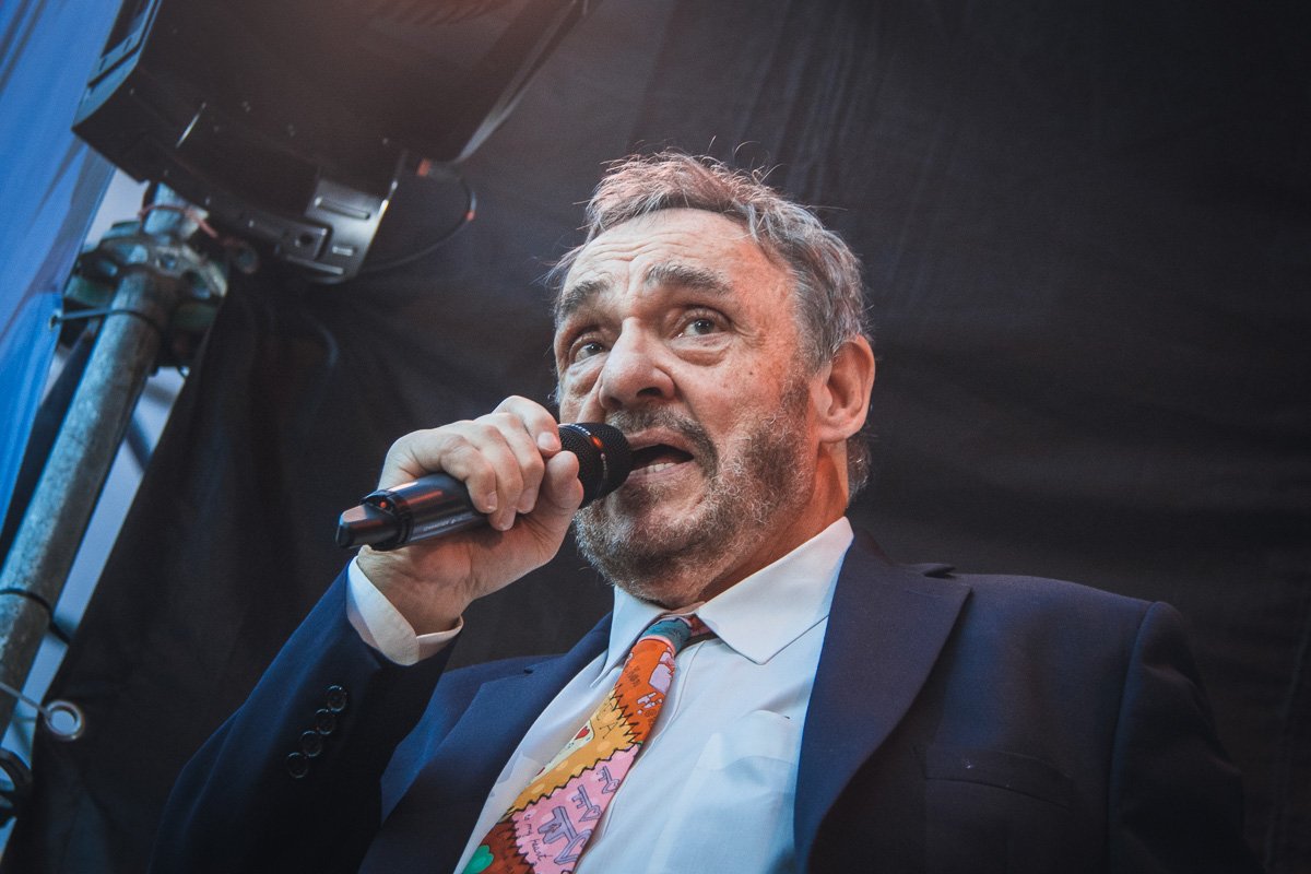 Главным персонажем дня стал Гимли из "Властелина колец" - Джон Рис-Дэвис Главным персонажем дня стал Гимли из "Властелина колец" - Джон Рис-Дэвис