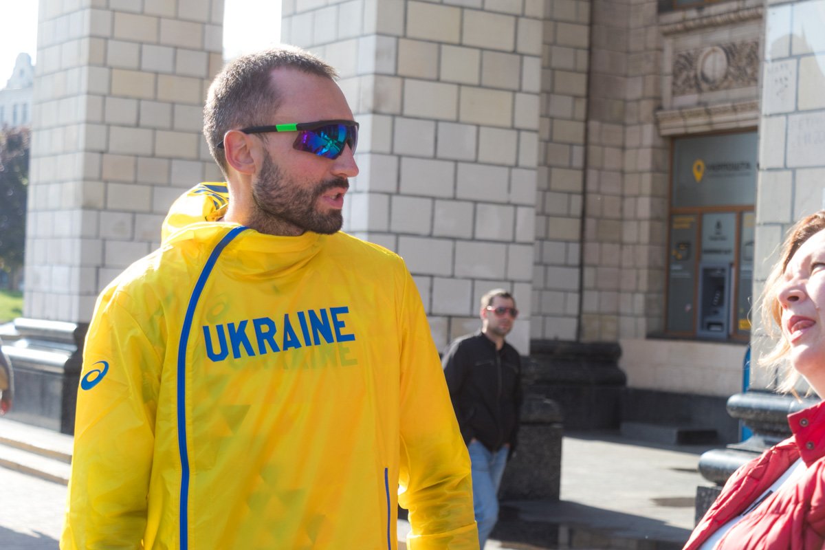 А солнце светит всем одинаково