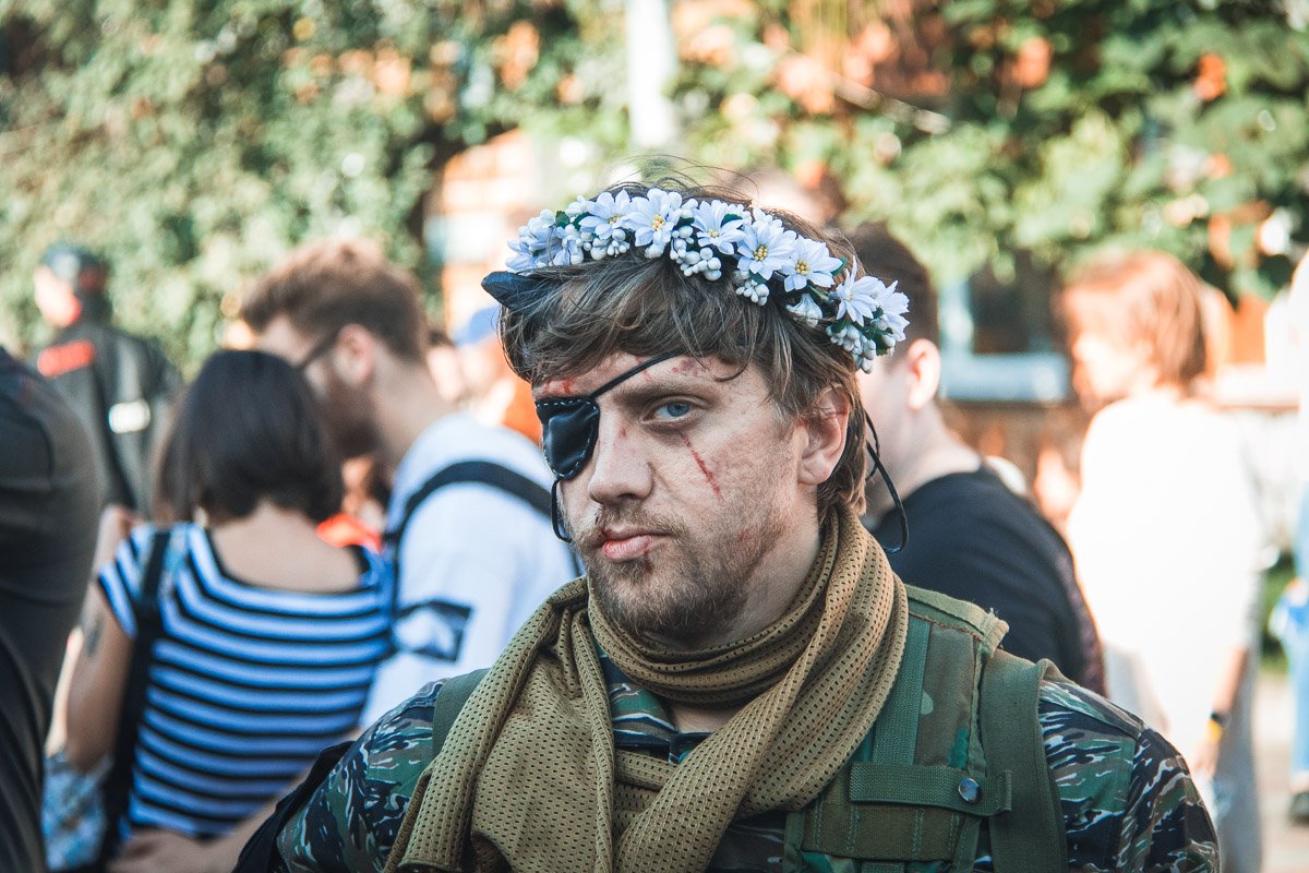 Пират в веночке, а почему бы и нет?