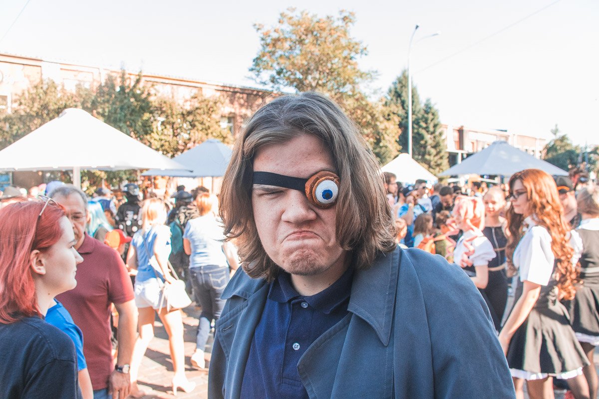 Интересно, а этот настоящий? Или тоже зелья выпил?