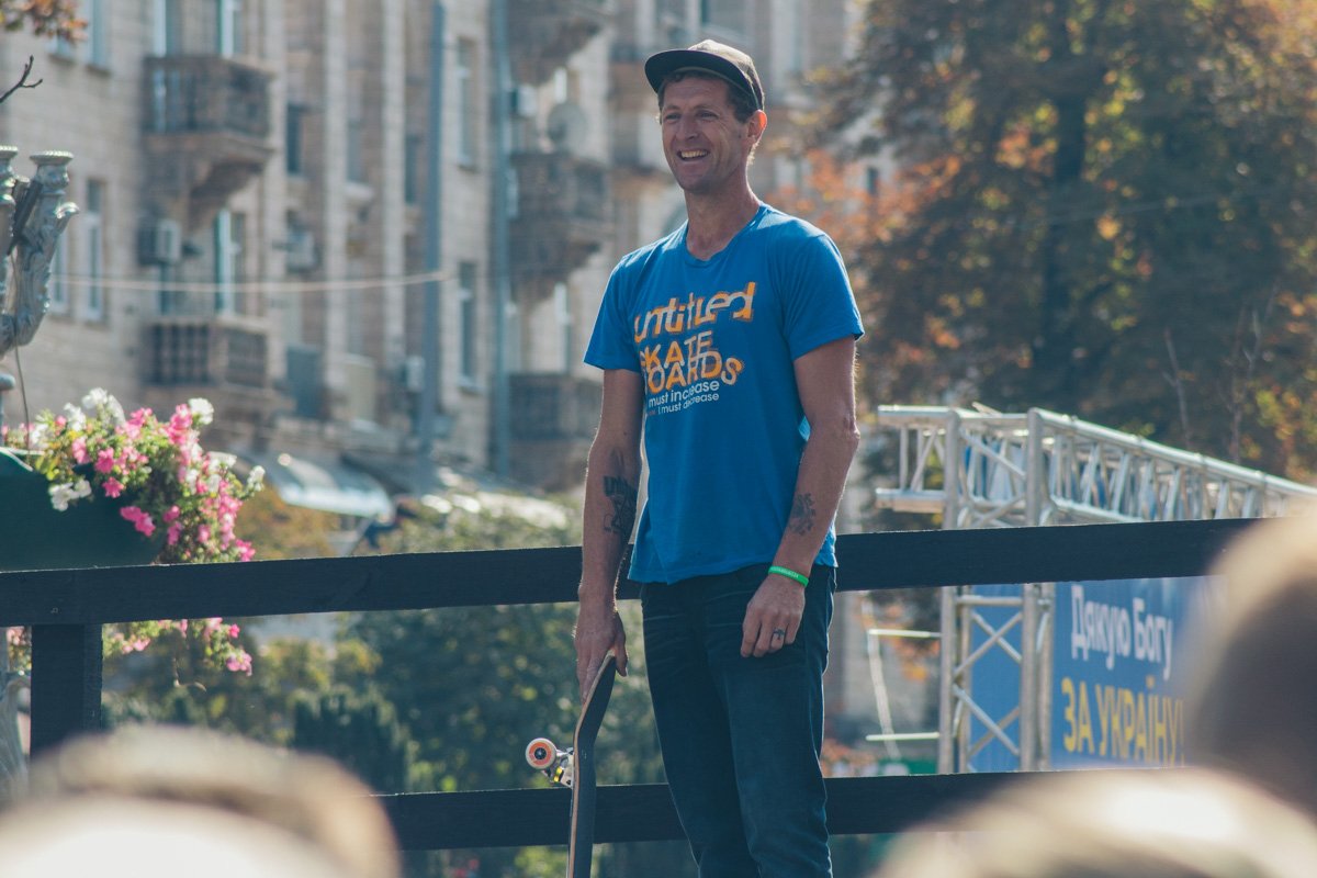 Незнакомка интересней скейта Незнакомка интересней скейта