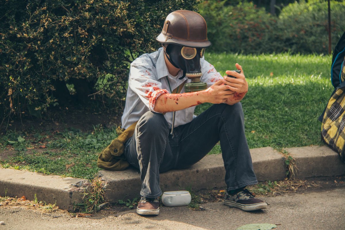 В противогазе, конечно, тяжело дышать, но чего не сделаешь ради крутого вида В противогазе, конечно, тяжело дышать, но чего не сделаешь ради крутого вида