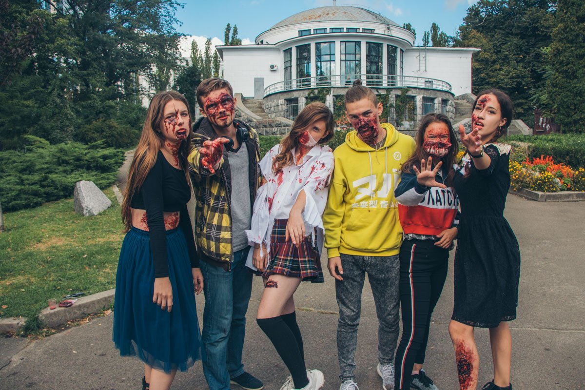 А вы думали зомби не умеют позировать? А вы думали зомби не умеют позировать?