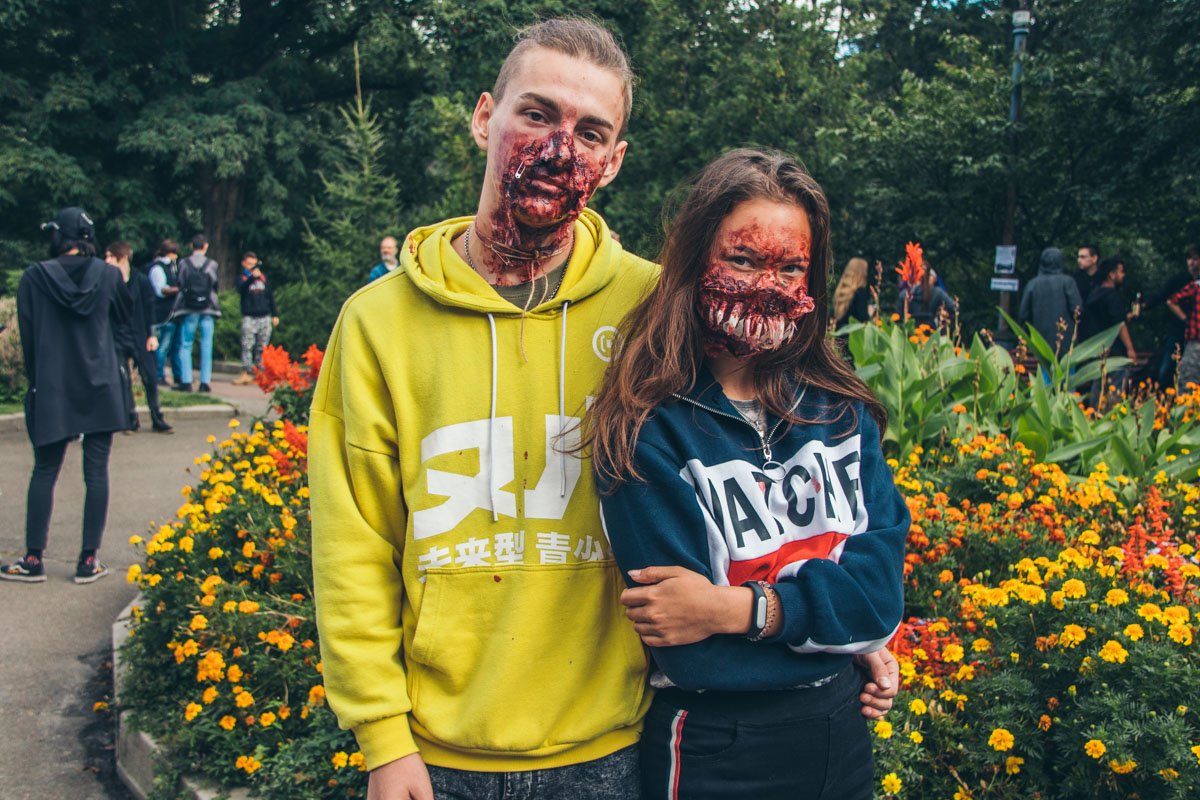 Романтичная зомби-пара Романтичная зомби-пара