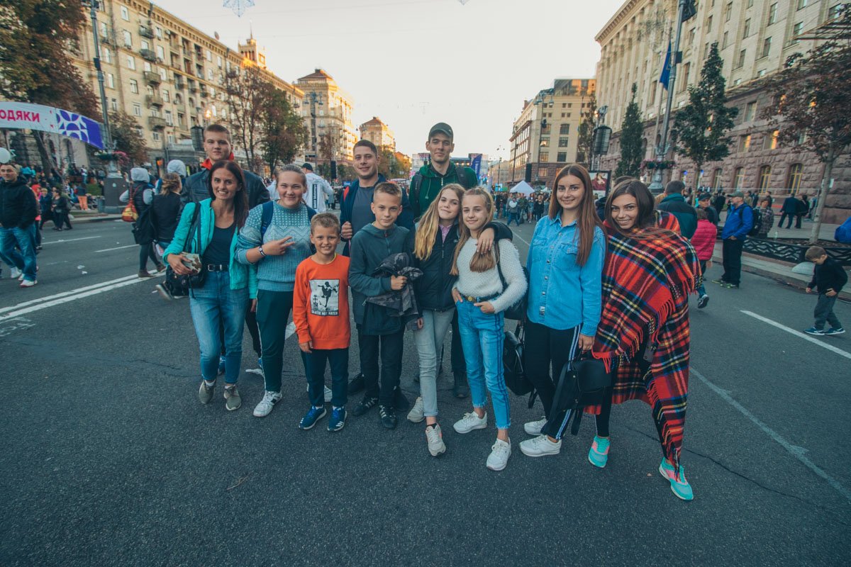 Некоторые приходили даже большими семьями Некоторые приходили даже большими семьями