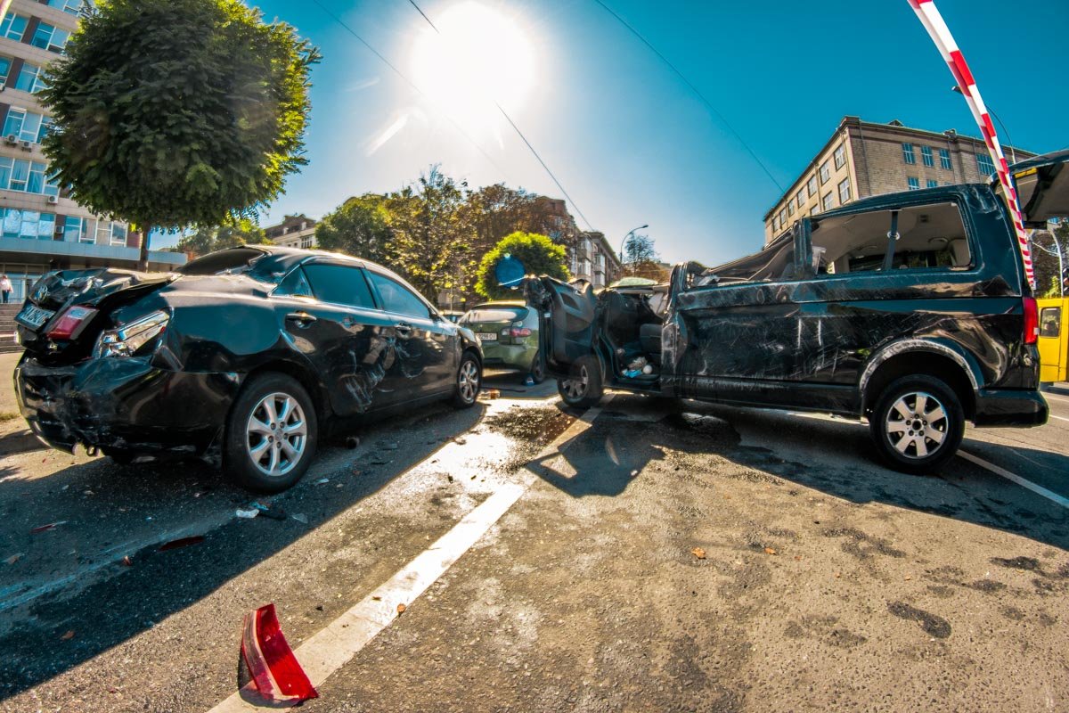 Машины столкнулись по принципу «домино» Машины столкнулись по принципу «домино»