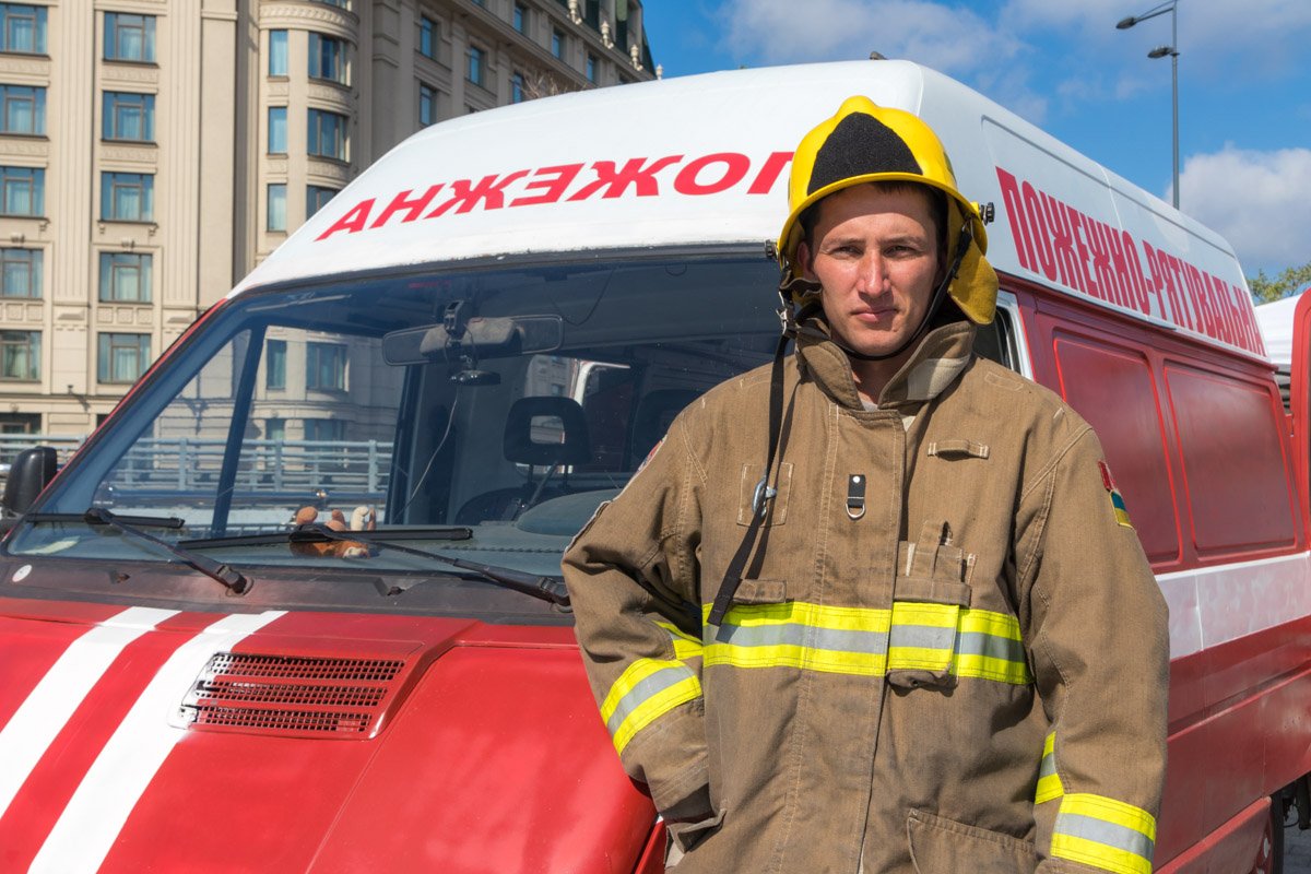 Наша служба и опасна, и трудна Наша служба и опасна, и трудна