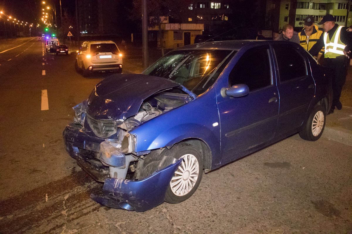 23 сентября по адресу улица Теодора Драйзера, 36 лоб в лоб столкнулись Dacia Logan и Daewoo Lanos 23 сентября по адресу улица Теодора Драйзера, 36 лоб в лоб столкнулись Dacia Logan и Daewoo Lanos