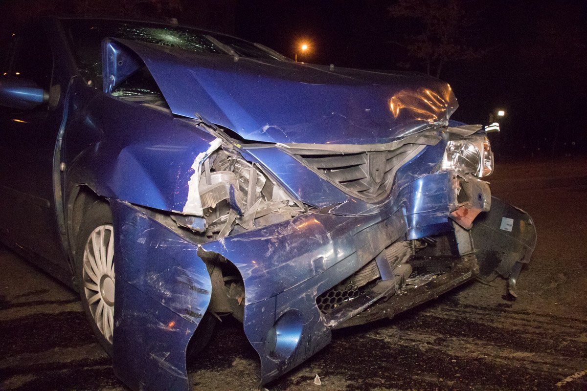 Lanos вылетел на полосу встречного движения, водитель Dacia ничего сделать не успел Lanos вылетел на полосу встречного движения, водитель Dacia ничего сделать не успел