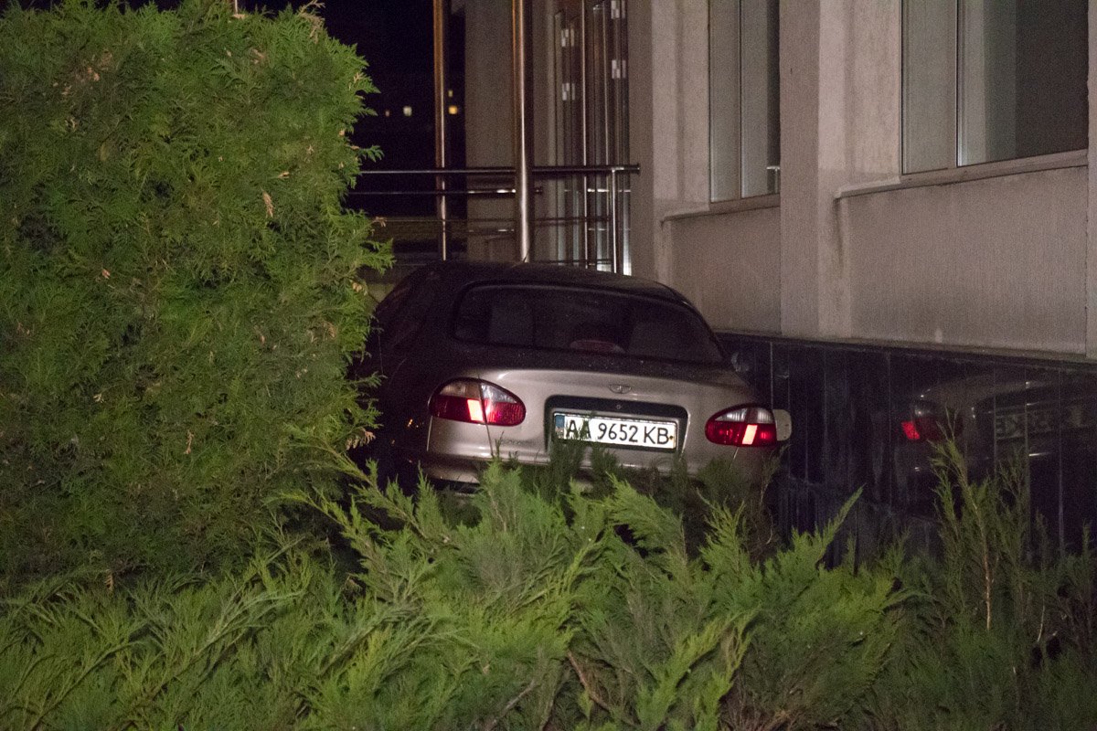 Предварительно, она находилась в алкогольном опьянении Предварительно, она находилась в алкогольном опьянении