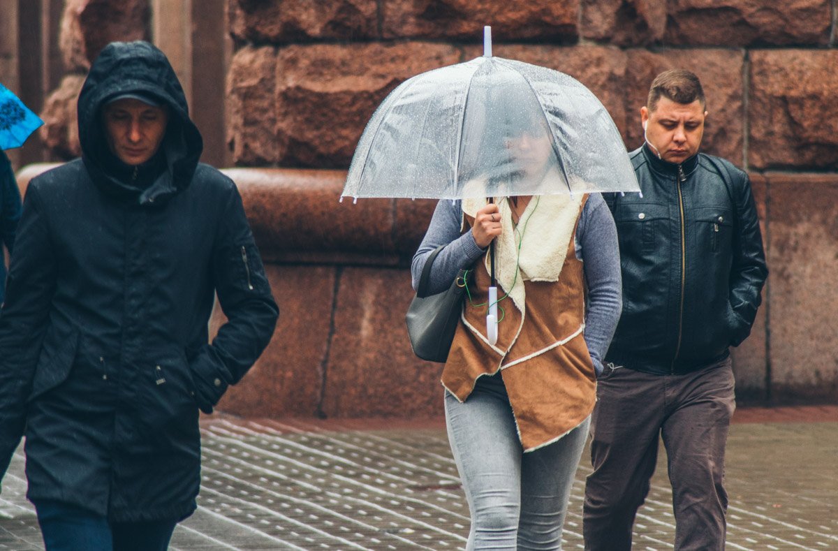 Иногда хочется просто спрятаться от этого мира Иногда хочется просто спрятаться от этого мира