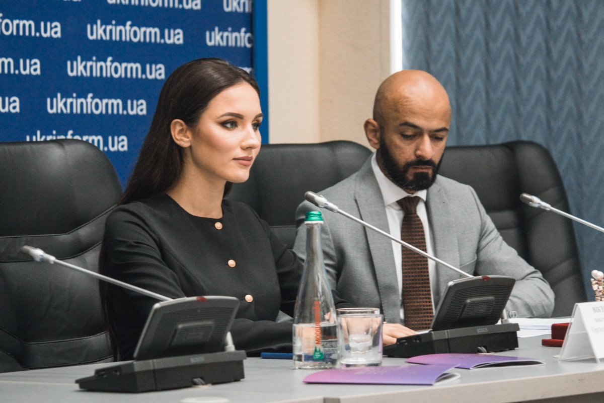 Исполнительного директор конкурса "Мисс Украина" Виктории Киосе и юрист Маси Найем