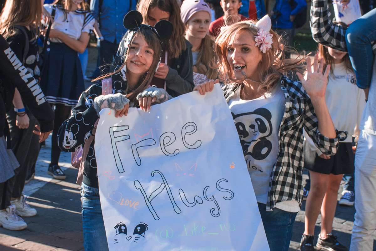 На год вперед наобнимались!