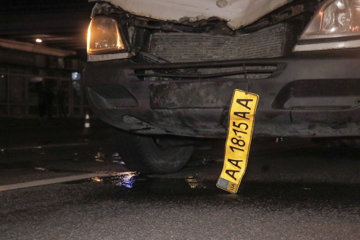 Mercedes Sprinter сбил женщину, которая переходила дорогу в неположенном месте Mercedes Sprinter сбил женщину, которая переходила дорогу в неположенном месте