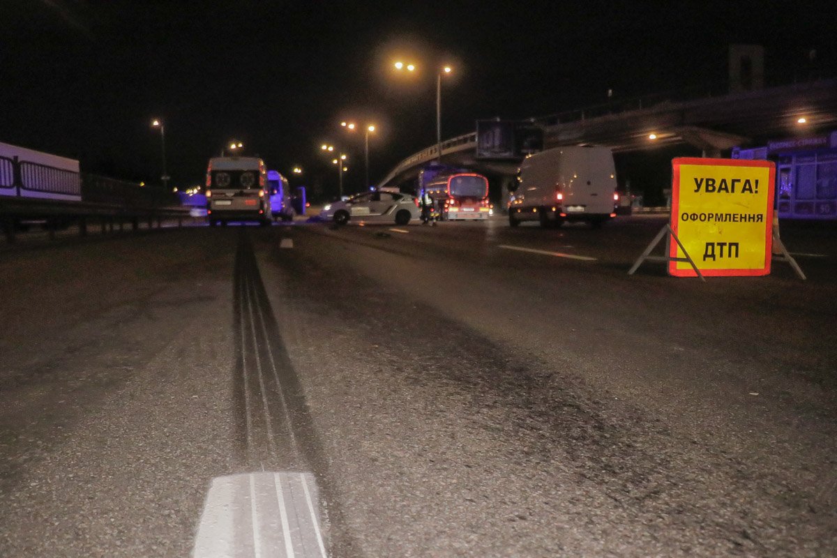 Тормозной путь Mercedes составил около 30 метров Тормозной путь Mercedes составил около 30 метров