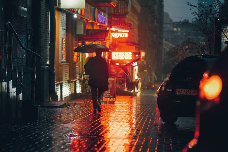 Ночь. Дождь. Настроение - тлен. Фото: @arturpass