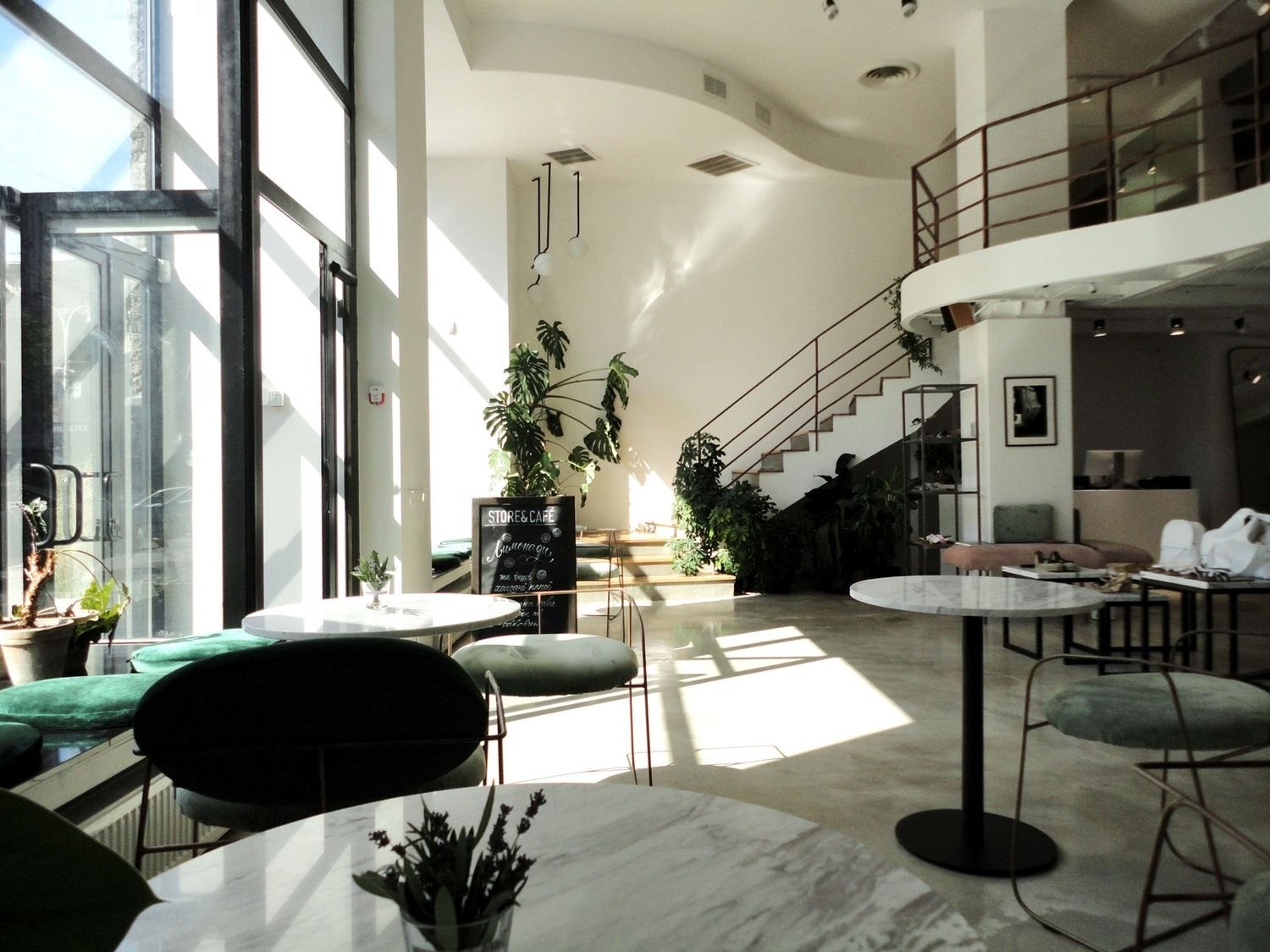 Женщины любят шопинг, а в сочетании с атмосферой отдыха и аромата бодрящего напитка это место становится особенным