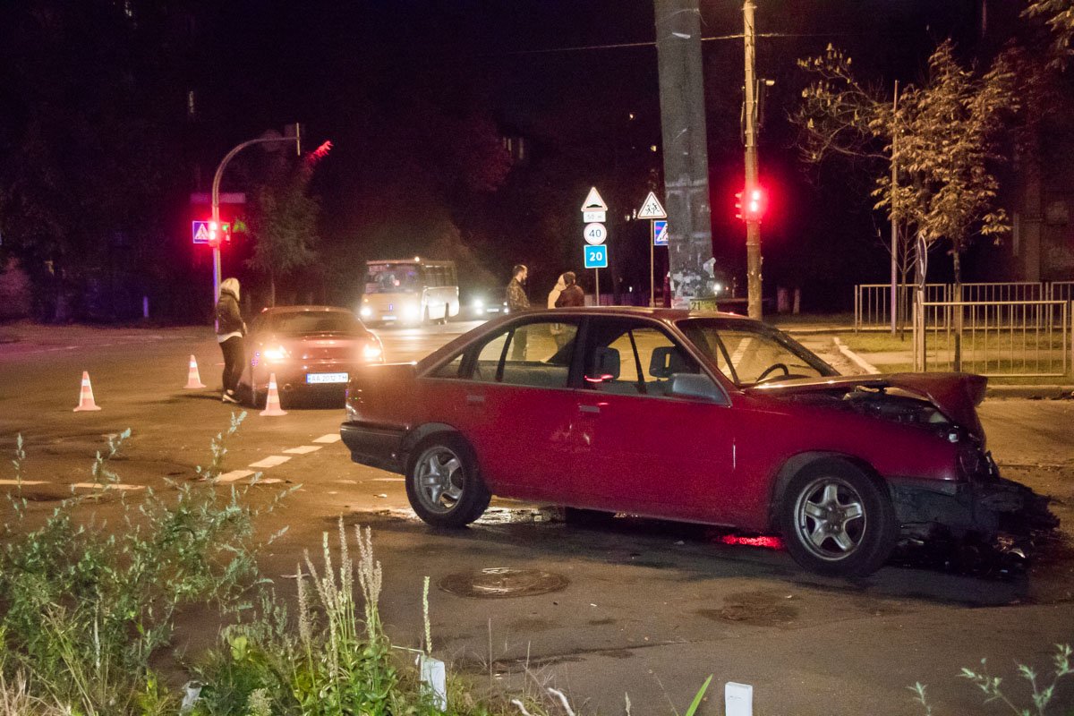 В результате аварии легкую травму головы получил пассажир Opel