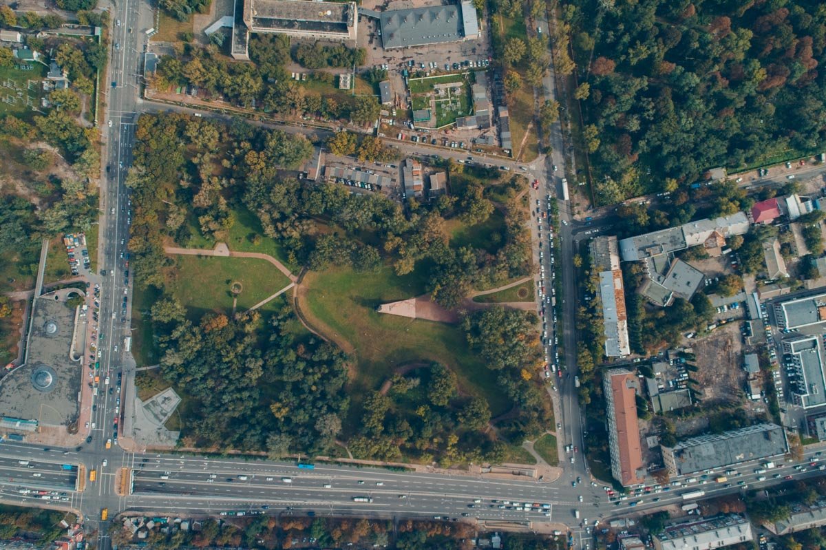 Это место стало одним из главных символов Холокоста и человеческой жестокости