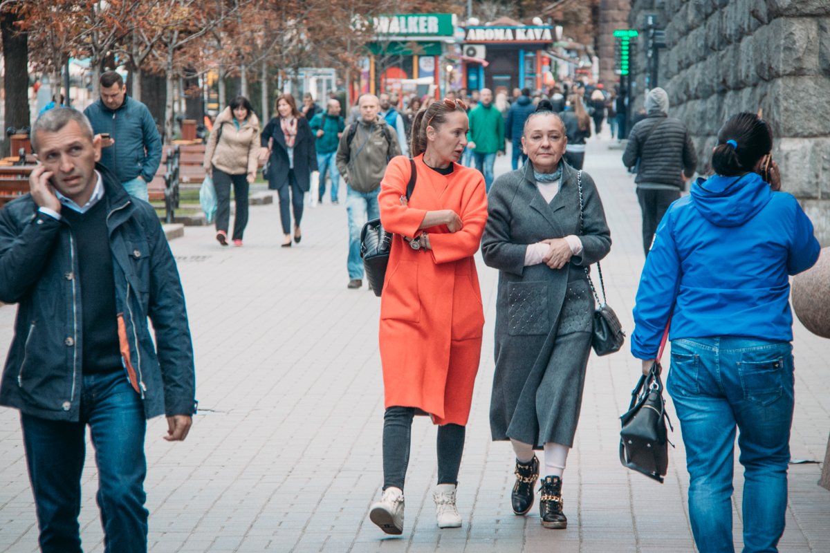 - Нет, ну ты видела эту погоду? Ни стыда, ни совести, ни сочувствия!