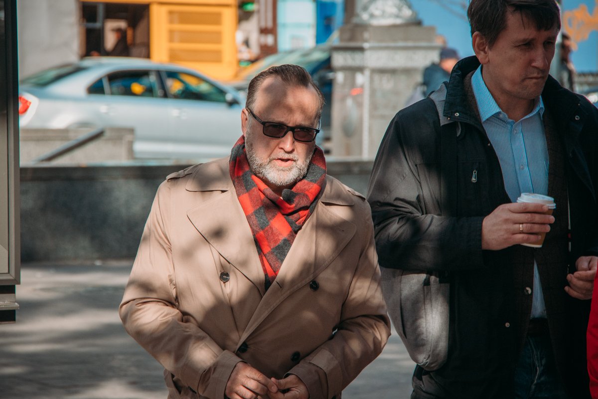 Молодой человек, вы знаете, что такое осень? Это небо...