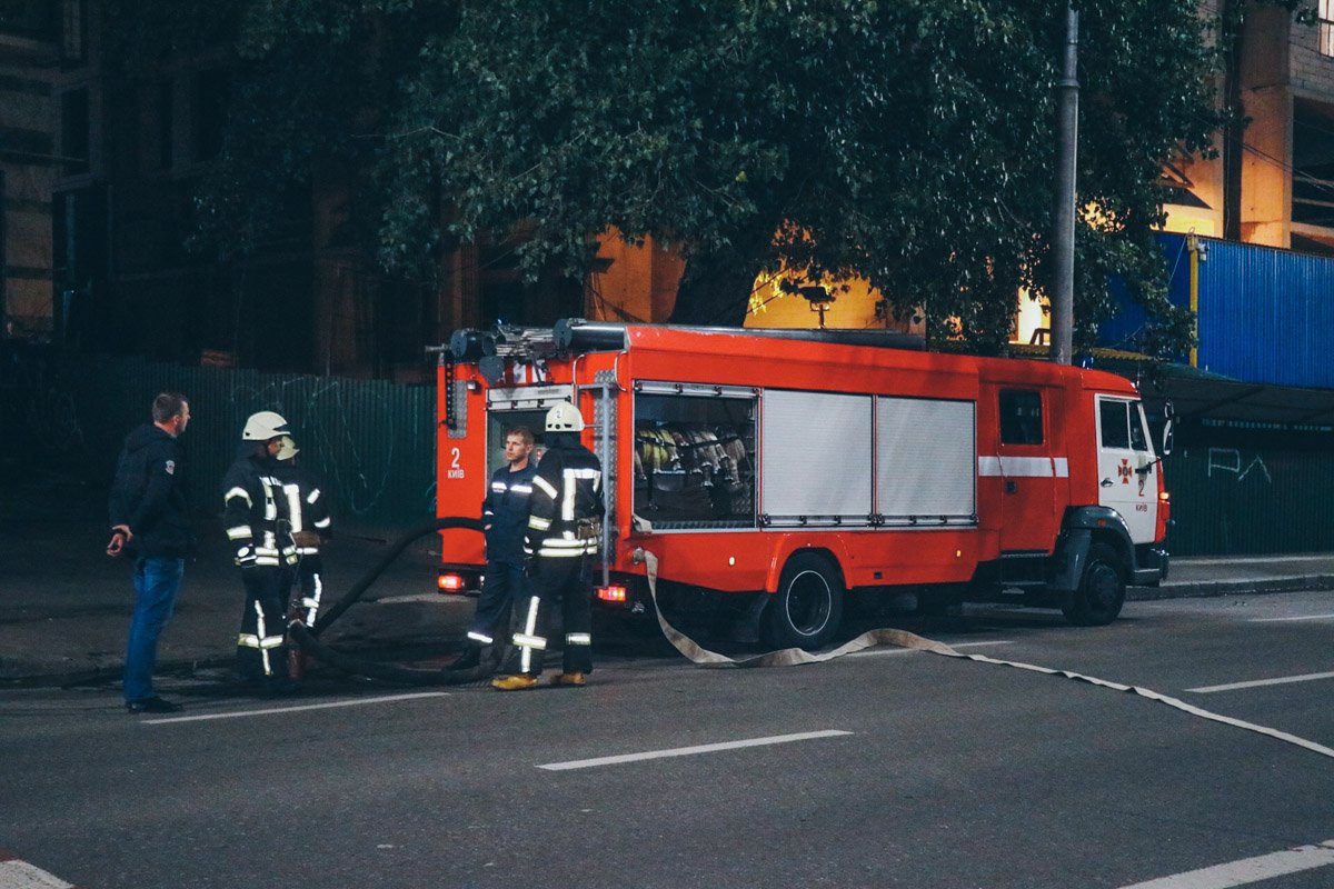 В Киеве по адресу улица Жилянская, 49/51 произошел масштабный пожар