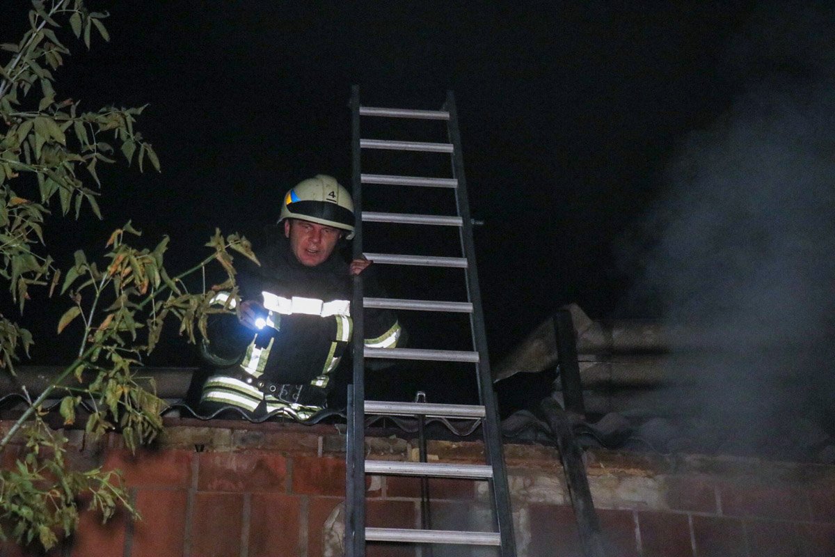 По предварительной информации, площадь пожара составила 80 квадратных метров