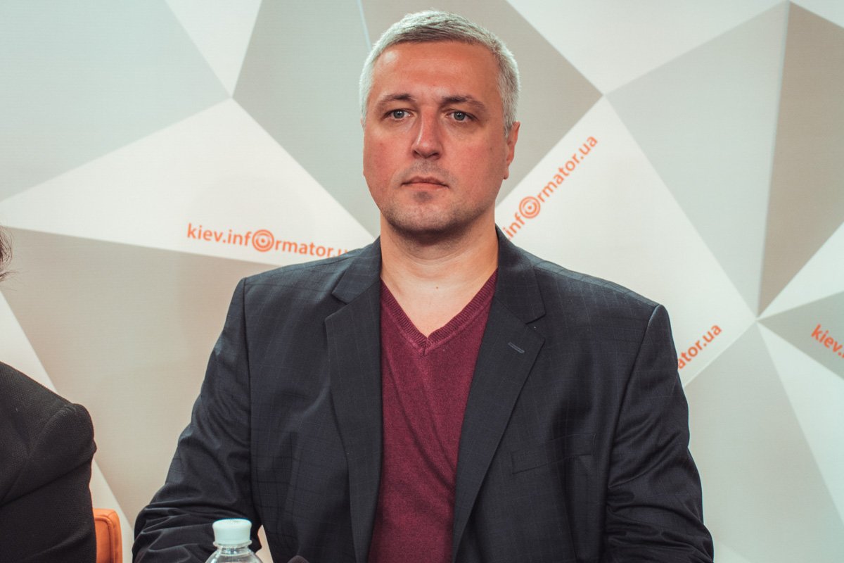 Чтобы полностью избавиться от тараканов остановить работу супермаркета нужно как минимум на день Чтобы полностью избавиться от тараканов остановить работу супермаркета нужно как минимум на день