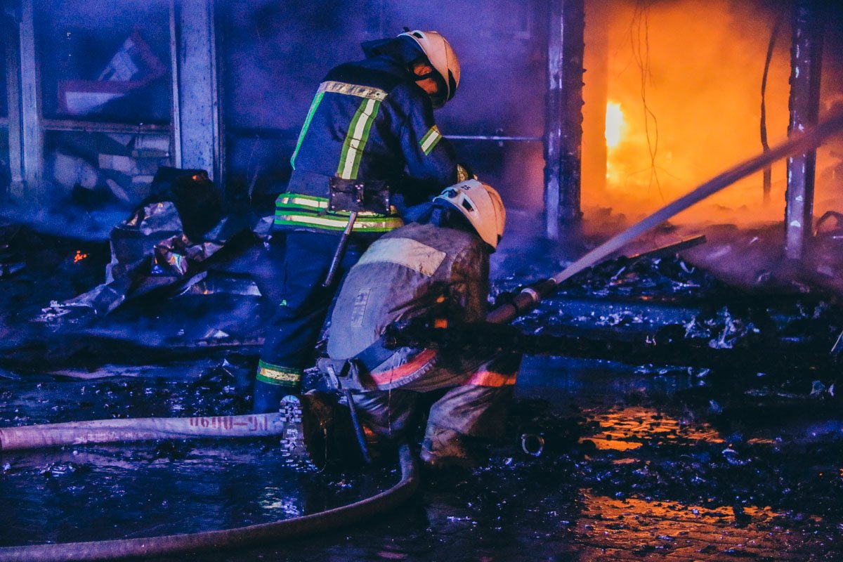 Площадь огня составила 200 квадратных метров