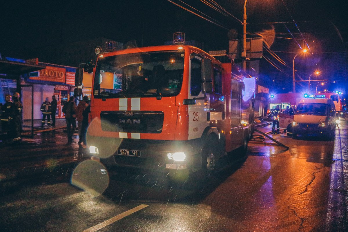 Густой дым накрыл почти всю Оболонь