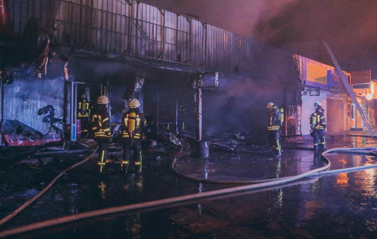 Площадь возгорания составила около 200 квадратных метров