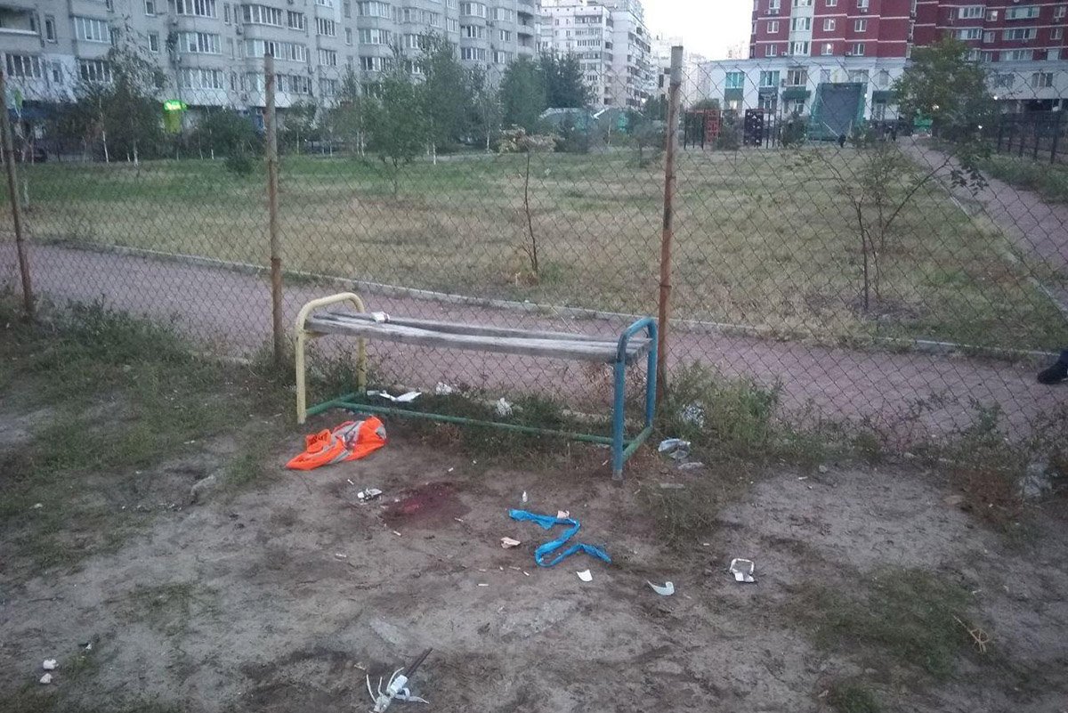 Мужчина выстрелил в себя на территории 314 школы Мужчина выстрелил в себя на территории 314 школы