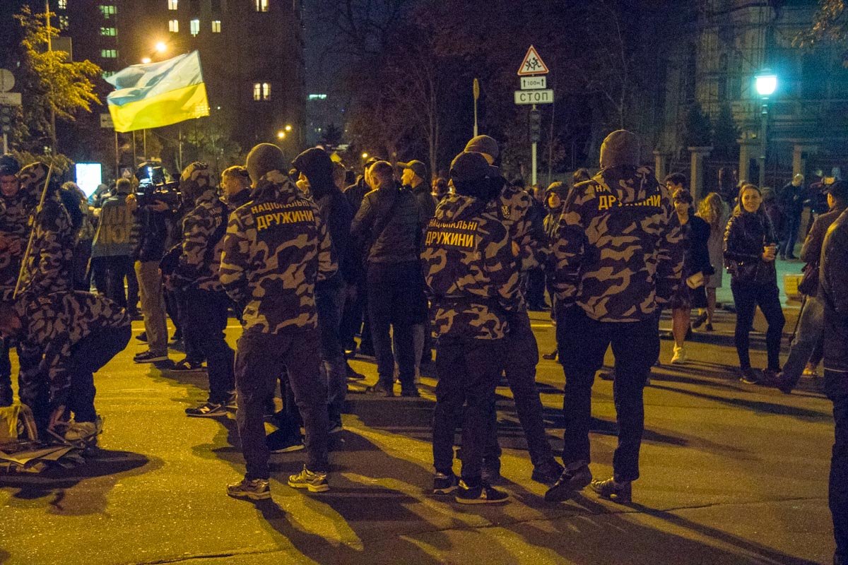 На митинге были замечены представители Национального корпуса и Автомайдана На митинге были замечены представители Национального корпуса и Автомайдана