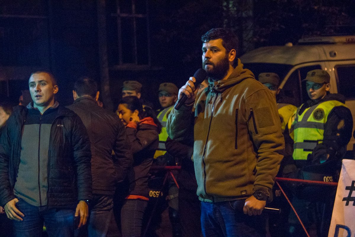 По мнению митингующих, власть закрывает глаза на участившиеся случаи нападения на активистов По мнению митингующих, власть закрывает глаза на участившиеся случаи нападения на активистов