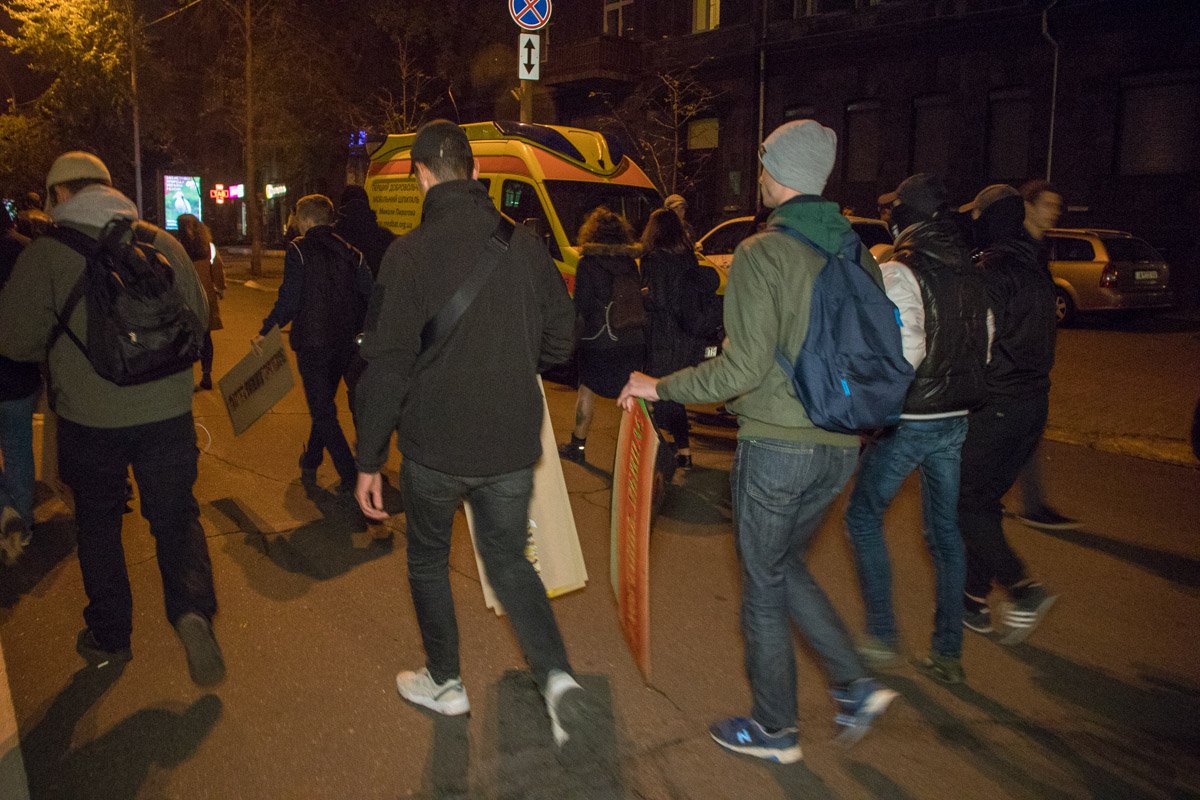 Митингующие вспоминал имена активистов, которые подверглись нападениям за последний год Митингующие вспоминал имена активистов, которые подверглись нападениям за последний год