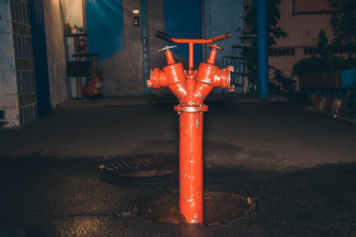 Во время тушения пожара пришлось воспользоваться пожарным гидрантом Во время тушения пожара пришлось воспользоваться пожарным гидрантом