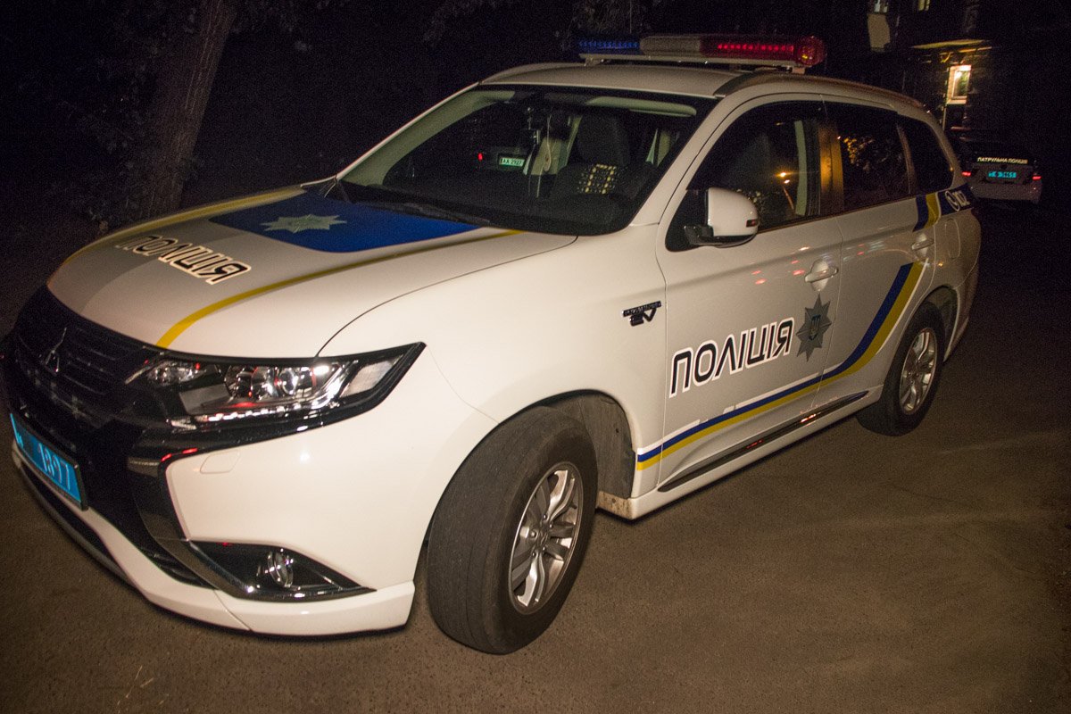 На место прибыли спецслужбы города