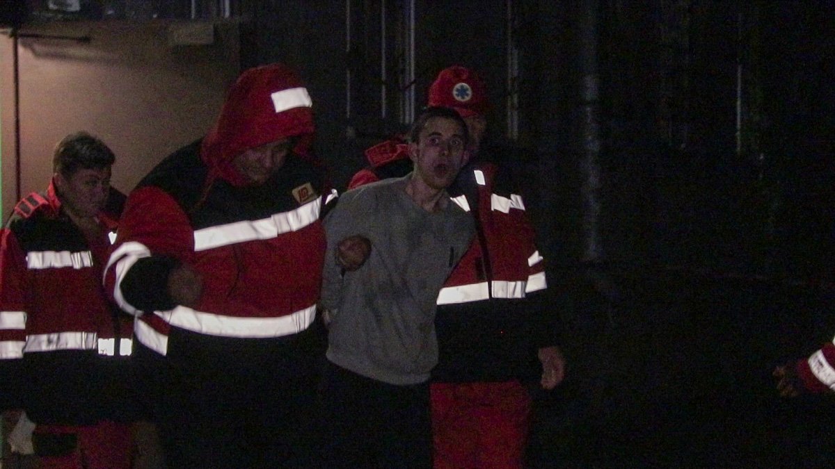 Спецназ пробрался в квартиру и обезвредил неадекватного гражданина