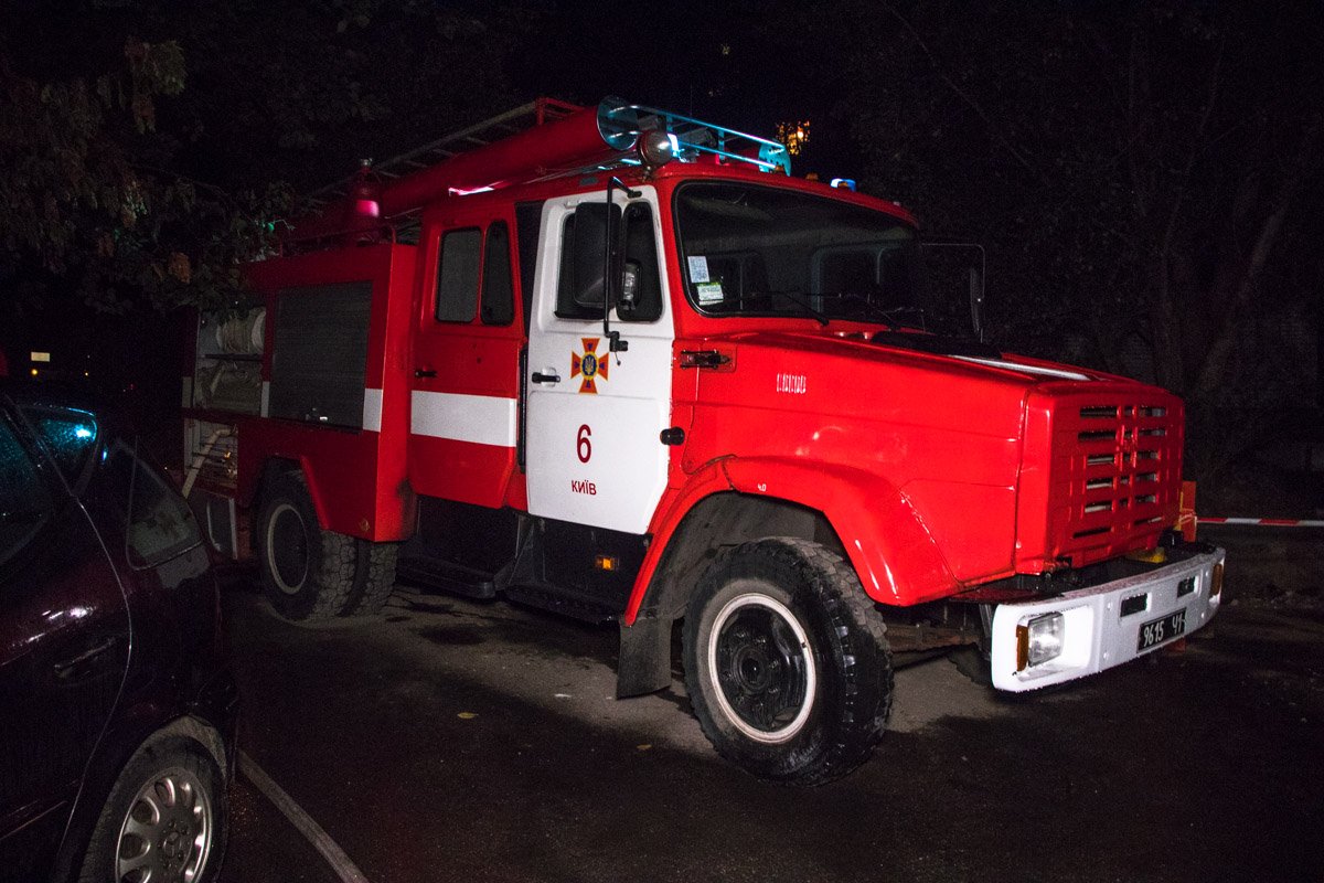 На место прибыло две единицы пожарной техники