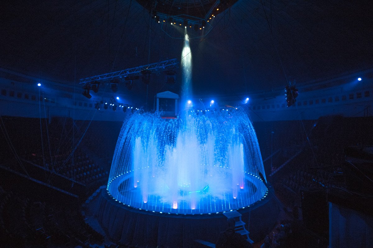 В Национальном Цирке Украины показали новое шоу «Огромные Фонтаны» 